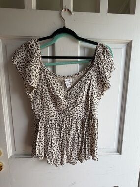 Floral Ruched V-Neck Women's Top in Cream and Black